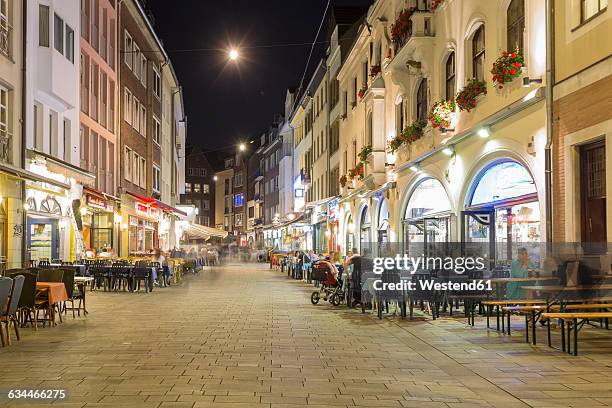 germany, dusseldorf, old town, old houses, pavement restaurant at night - historic district stock-fotos und bilder