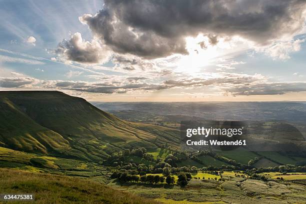 uk, wales, view over wye valley at brecon beacons national park - brecon beacons national park wales uk photos et images de collection