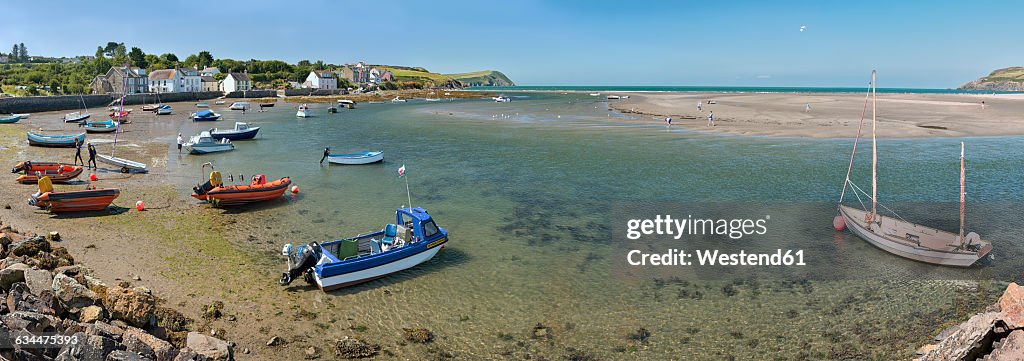 UK, Wales, Boats in Newport bay