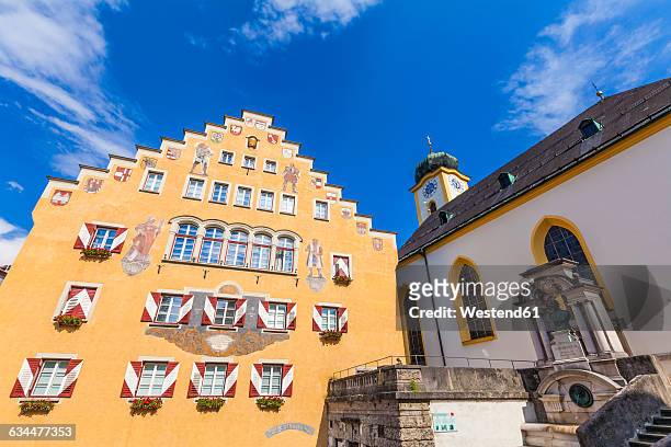 austria, tyrol, kufstein, townhall and parish church st. vitus - kufstein stock pictures, royalty-free photos & images
