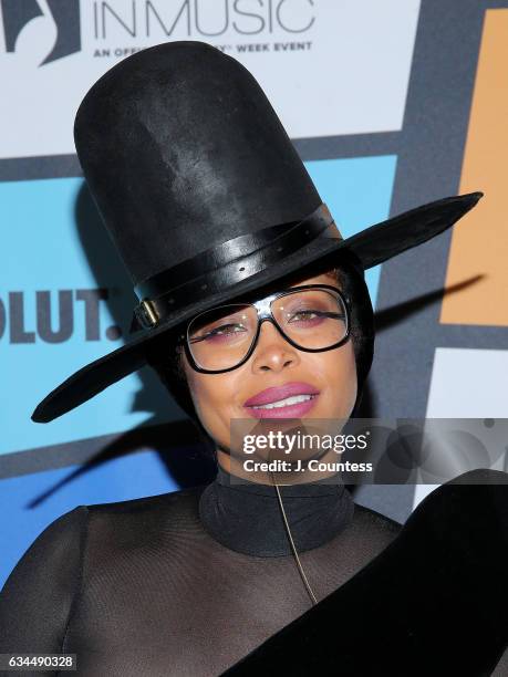 Badu Singer Erykah Badu 1 Musician Photos and Premium High Res Pictures - Getty Images