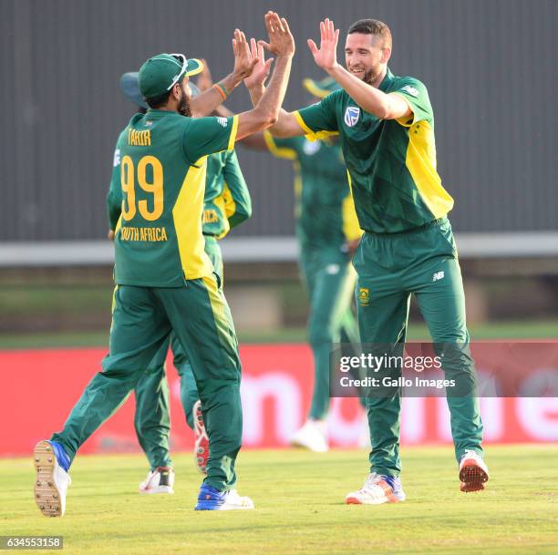 Wayne Parnell of the Proteas celebrates the wicket of Niroshan Dickwella of Sri Lanka with Imran Tahir of the Proteas during the 5th ODI between...