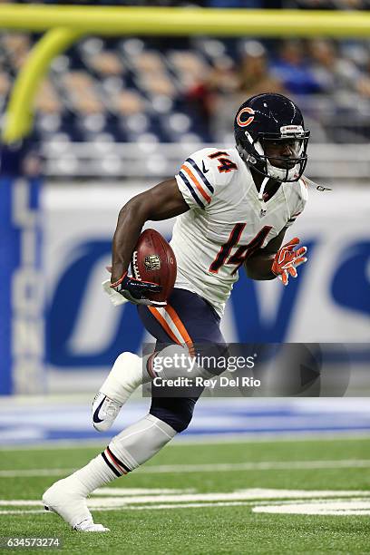 Deonte Thompson of the Chicago Bears warms up before the game against the Detroit Lions at Ford Field on December 11, 2016 in Detroit, Michigan.