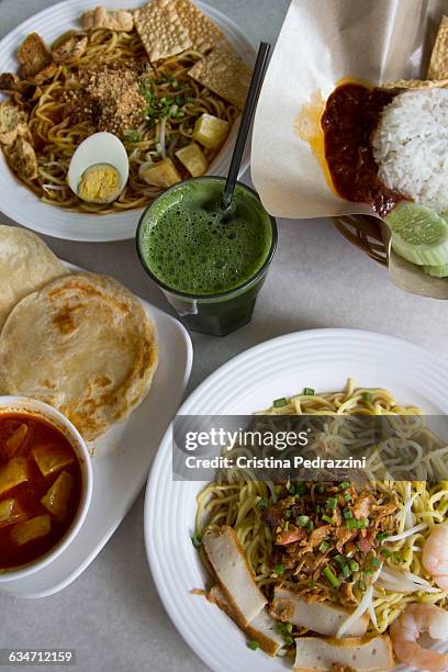 various malaysian food dishes and juice drink - hokkien mee stock pictures, royalty-free photos & images