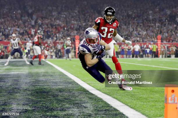 Danny Amendola of the New England Patriots catches a six yard touchdown in the fourth quarter against Jalen Collins of the Atlanta Falcons in the...