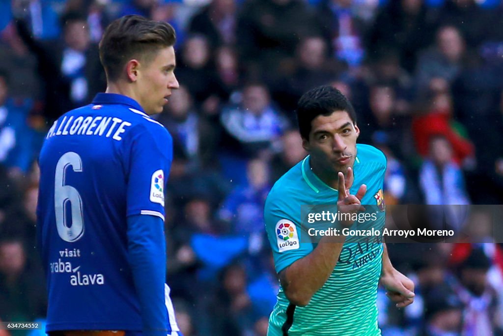 Deportivo Alaves v FC Barcelona - La Liga