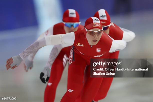 Natalia Jabrzyk, Karolina Gasecka and Karolina Bosiek of Poland competes in the Team Pursuit Ladies Jun race during the ISU Junior World Cup Speed...