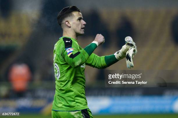 Newcastle United's Goalkeeper Karl Darlow claps the fans after Newcastle win the Sky Bet Championship match between Wolverhampton Wanderers and...