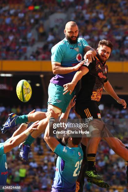 Bulls and Chiefs compete for the lineout during the Rugby Global Tens match between Bulls and Chiefs at Suncorp Stadium on February 12, 2017 in...