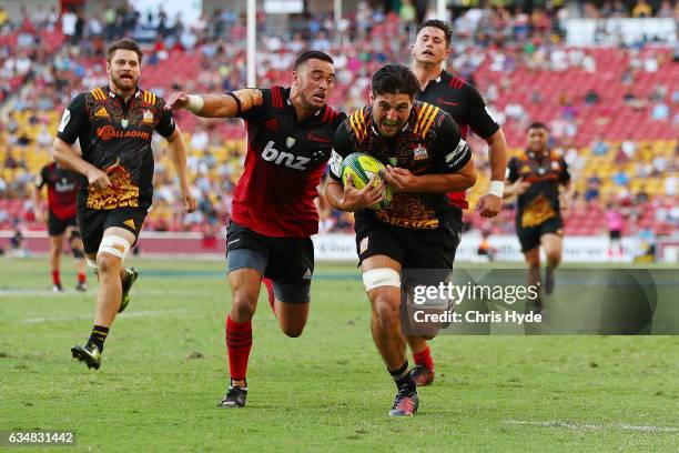 Luke Jacobson of the Chiefs make a break to score a try during the Rugby Global Tens Final match between Chiefs and Crusaders at Suncorp Stadium on...