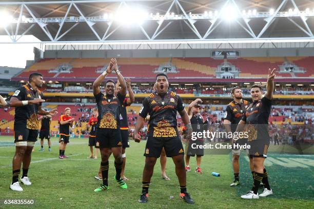 Chiefs celebrate winning the Rugby Global Tens Final match between Chiefs and Crusaders at Suncorp Stadium on February 12, 2017 in Brisbane,...