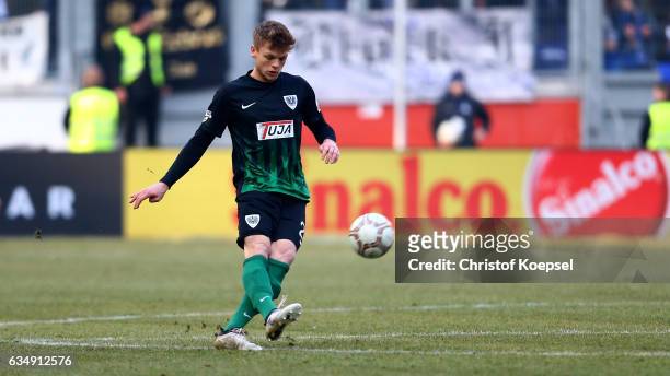 Stephane Tritz of Muenster runs with the ball during the Third League match between MSV Duisburg and Preussen Muenster at Schauinslandreisen-Arena on...