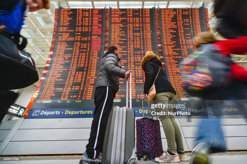 'Suspect Package' left at Charles de Gaulle Airport in Paris