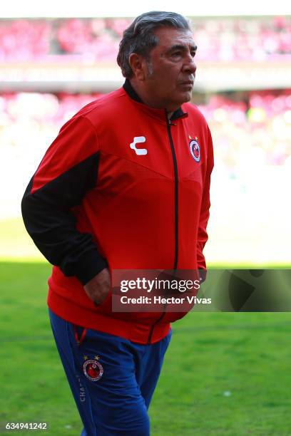 Carlos Reinoso coach of Veracruz looks on prior the 6th round match between Toluca and Veracruz as part of the Torneo Clausura 2017 Liga MX at...