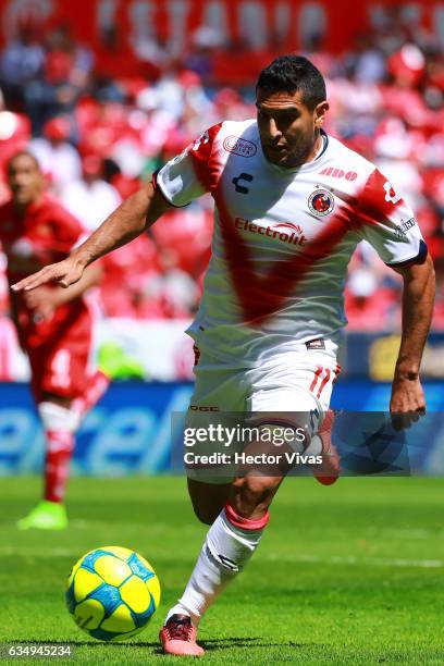 Martin Bravo of Veracruz drives the ball during the 6th round match between Toluca and Veracruz as part of the Torneo Clausura 2017 Liga MX at...