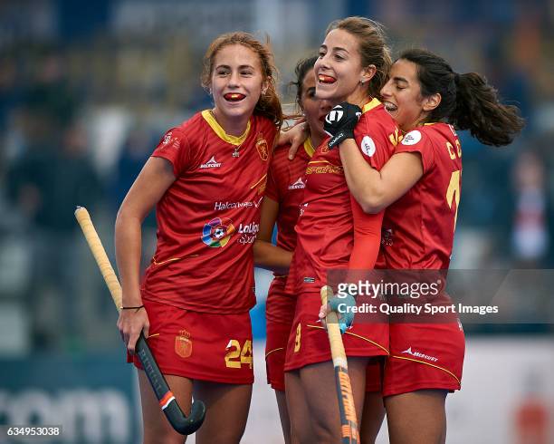 Begona Garcia of Spain celebrates with her teammates after winning the final match between Spain and Poland during day six of the Hockey World League...