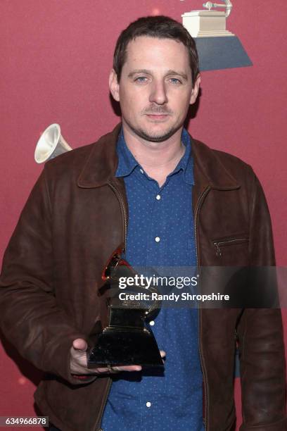 Singer/songwriter Sturgill Simpson poses with the Best Country Album award for 'A Sailor's Guide to Earth' backstage at the Premiere Ceremony during...