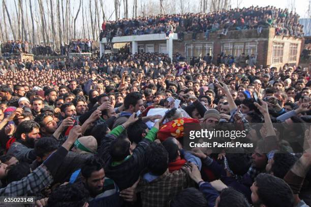 Kashmiris carry body of slain rebel, Mudasir Ahmed, in Redwani Kulgam south of Kashmir. Indian controlled Kashmir .Hundreds of mourners attended the...