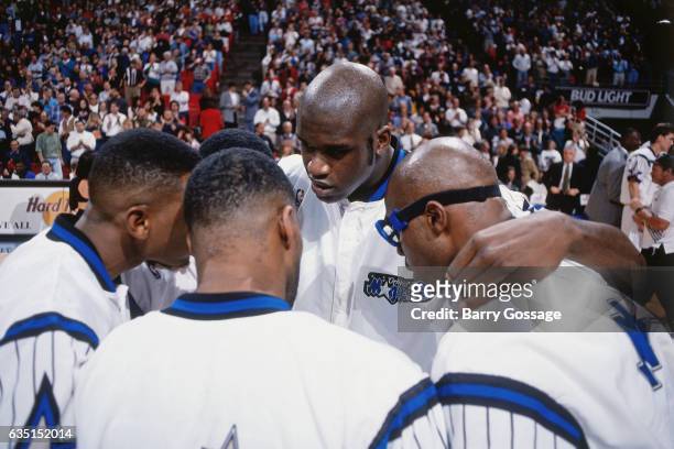 Horace Grant and Shaquille O'Neal of the Orlando Magic huddles up against the Denver Nuggets on December 14, 1994 at the Orlando Arena in Orlando,...