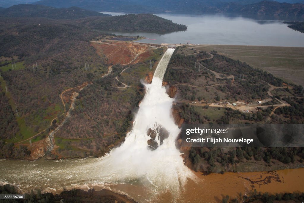 Thousands Evacuated Near Oroville Dam As Spillway Threatens To Fail