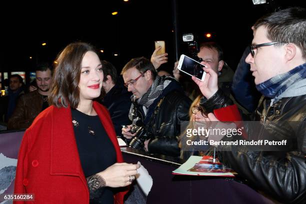 Actress of the movie Marion Cotillard signs autographs arriving at the "Rock'N Roll" Premiere at Cinema Pathe Beaugrenelle on February 13, 2017 in...