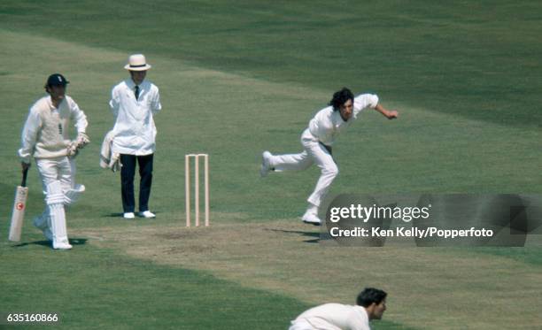 Richard Hadlee bowling for New Zealand during the 1st Test match between England and New Zealand at Trent Bridge, Nottingham, 7th June 1973. The...