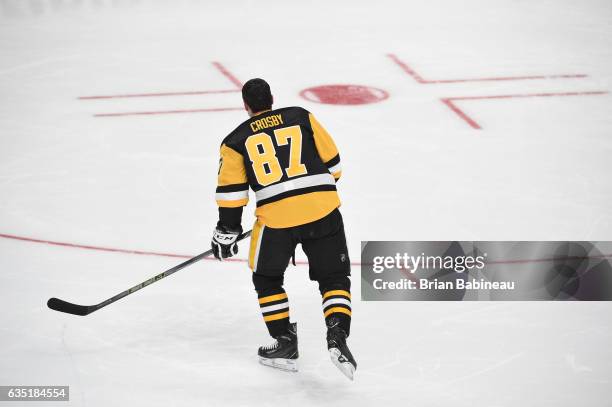 Sidney Crosby of the Pittsburgh Penguins skates to the bench during the 2017 Coors Light NHL All-Star Skills Competition at Staples Center on January...