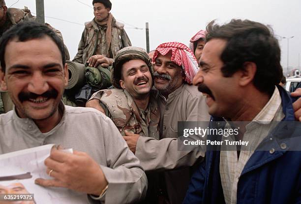 Kuwaitans 1,426 Kuwait Kuwaitis Photos & High Res Pictures - Getty Images