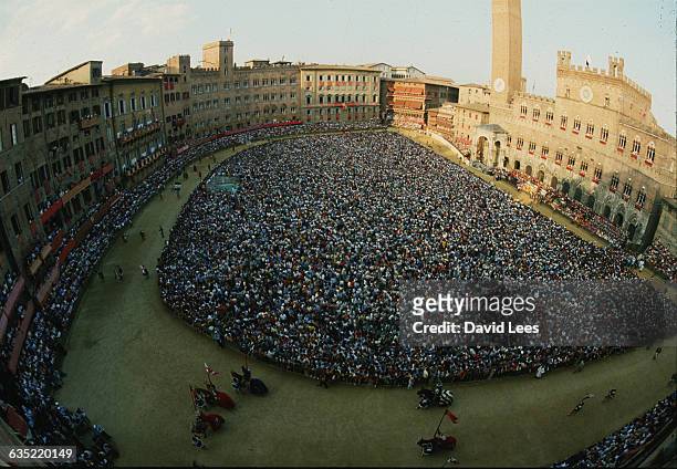Crowds fill the Piazza del Campo for the horse race of Il Palio.