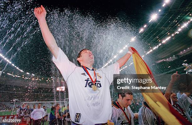 Fernando Redondo celebrates Real Madrid's victory in the 2000 UEFA Champions League final against Valencia. Real won 3-0. | Location: Saint Denis,...