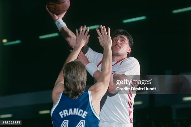 Arvydas Sabonis from USSR during a game against France.