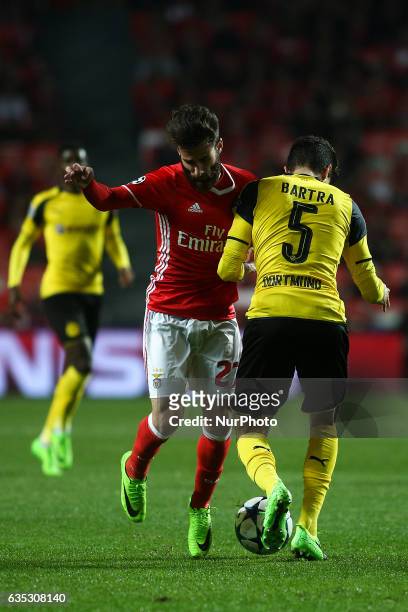 Benfica's midfielder Rafa Silva vies with Dortmund's defender Bartra during the Champions League football match between SL Benfica and Borussia...
