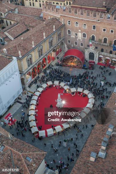 Tourists celebrate Saint Valentine's day at Piazza Dante during 'Verona in Love' on February 14, 2017 in Verona, Italy. Verona in Love, now in it's...