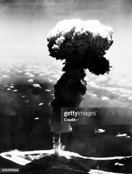 Pacific Bomb Testing 803 Nuclear Testing In The Pacific Stock Photos, High-Res Pictures, and ...