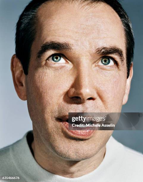 Artist Jeff Koons is photographed on May 11, 2004 in New York City.