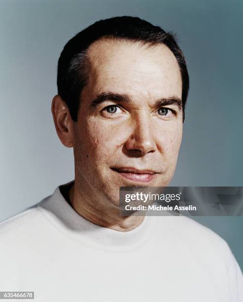 Artist Jeff Koons is photographed on May 11, 2004 in New York City.