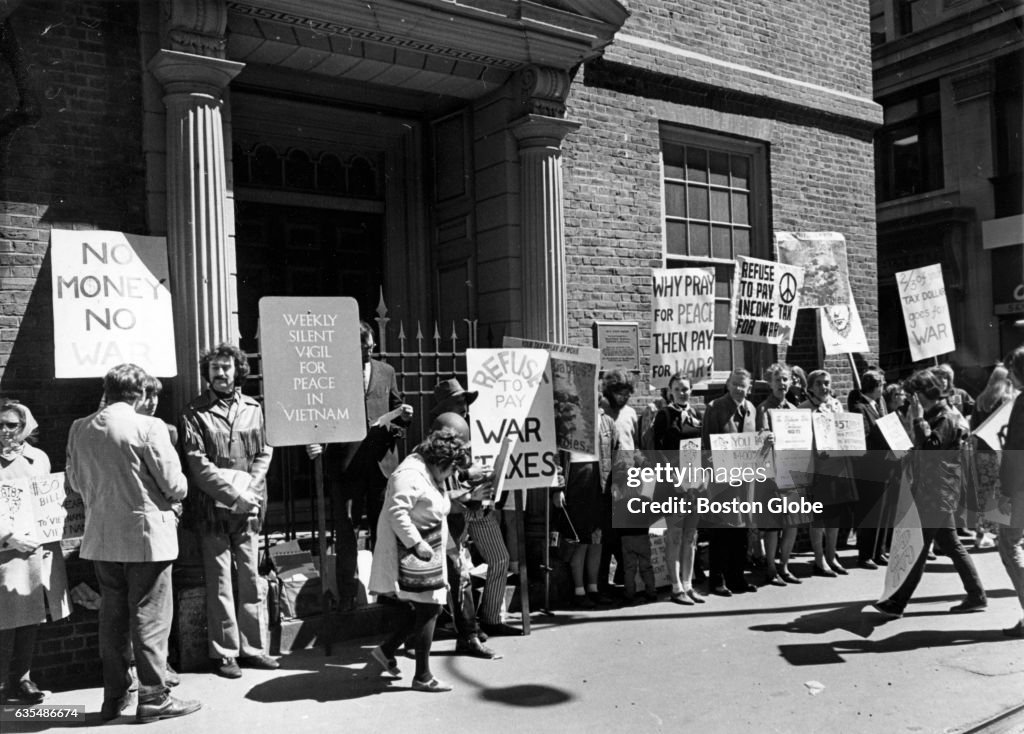 Thoreau Walkers Protest Vietnam War