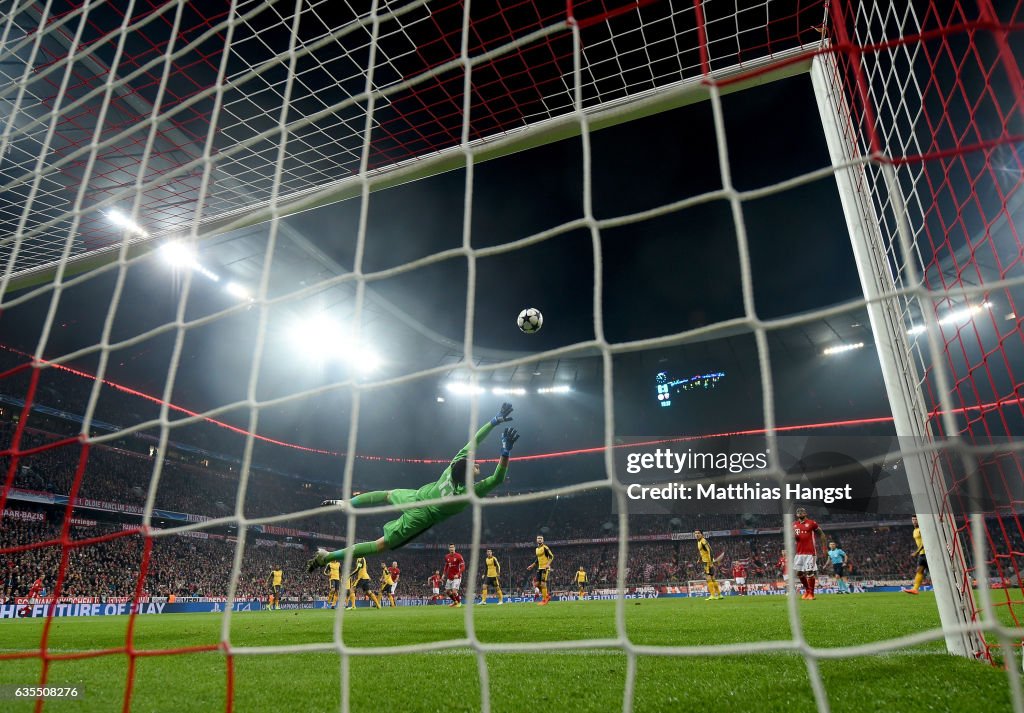 FC Bayern Muenchen v Arsenal FC - UEFA Champions League Round of 16: First Leg