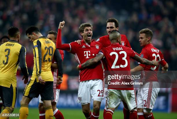 Thomas Mueller of Muenchen celebrate with his team mates after he scores the 5th goal during the UEFA Champions League Round of 16 first leg match...