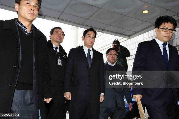 Jay Y. Lee, co-vice chairman of Samsung Electronics Co., center, arrives at the Seoul Central District Court in Seoul, South Korea, on Thursday, Feb....