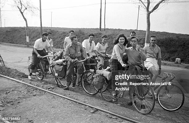 The Italian actress Marisa Allasio , acting as patron of the road cycle race Rome-Naples-Rome, riding with other competitors. Italy, 1953