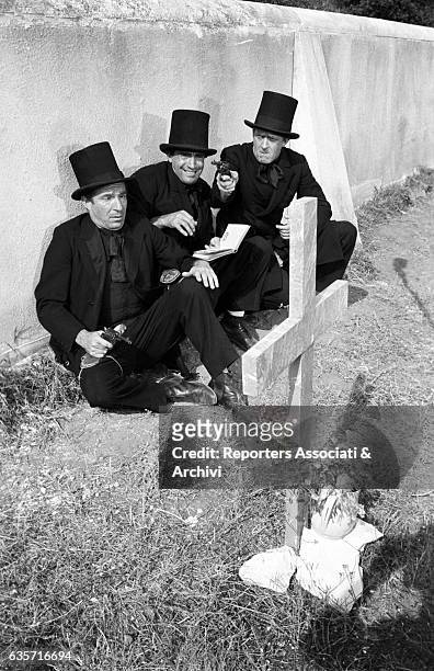 Italian actor and comedian Walter Chiari , in the middle, with Italian actors Ugo Tognazzi and Raimondo Vianello , dressed in black wearing a top...