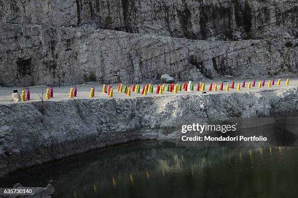 Cave Canem, l'invasione da parte di Cracking Art della Cava Burgazzi. La bellissima cava dismessa della via bresciana del marmo êë lo scenario di...