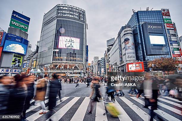 busy shibuya crossing in tokyo,japan - shibuya stock pictures, royalty-free photos & images