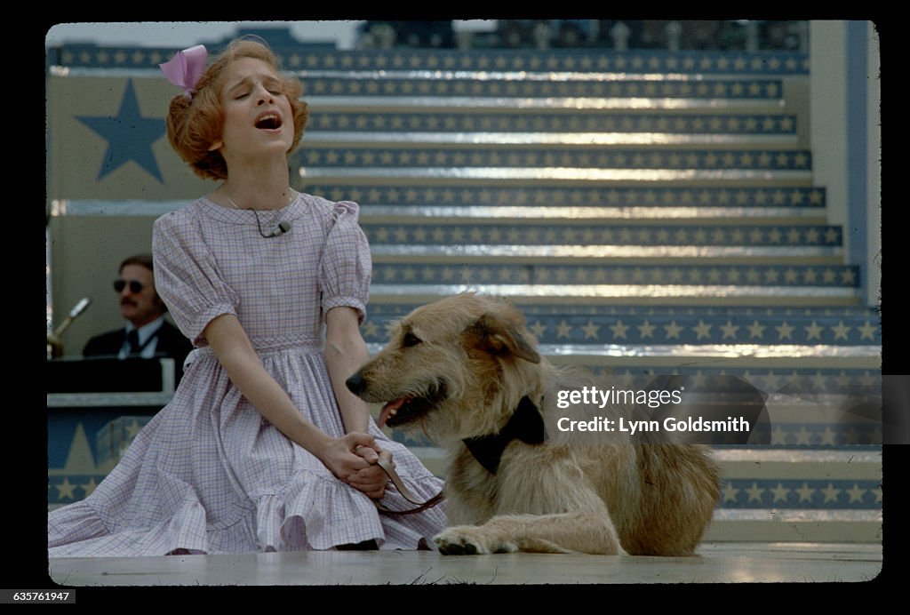 Sarah Jessica Parker Performing in Annie