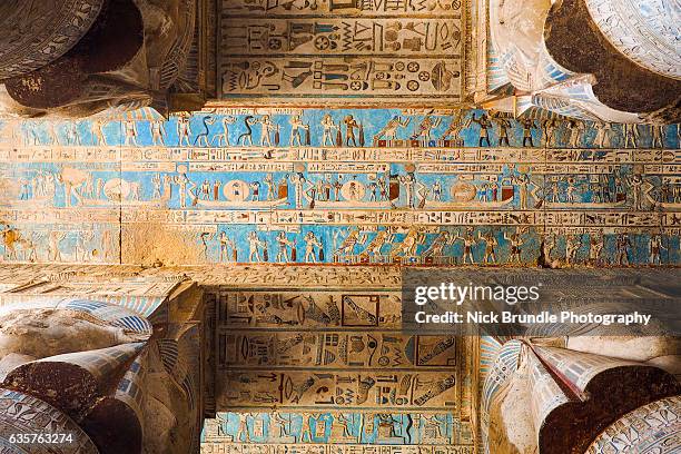 temple of hathor, dendera, egypt - hieroglyphics stockfoto's en -beelden