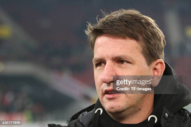 Coach Daniel Stendel of Hannover 96 looks on during the Second Bundesliga match between VfB Stuttgart and Hannover 96 at Mercedes-Benz Arena on...