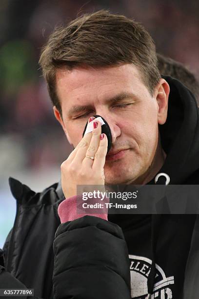 Coach Daniel Stendel of Hannover 96 looks on during the Second Bundesliga match between VfB Stuttgart and Hannover 96 at Mercedes-Benz Arena on...