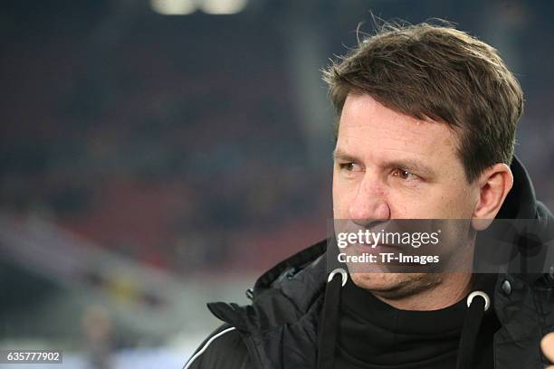 Coach Daniel Stendel of Hannover 96 looks on during the Second Bundesliga match between VfB Stuttgart and Hannover 96 at Mercedes-Benz Arena on...