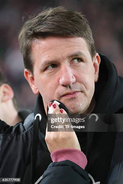 Coach Daniel Stendel of Hannover 96 looks on during the Second Bundesliga match between VfB Stuttgart and Hannover 96 at Mercedes-Benz Arena on...